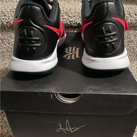 Kyrie fly trap 3 (brand new) - Picture 7 of 9